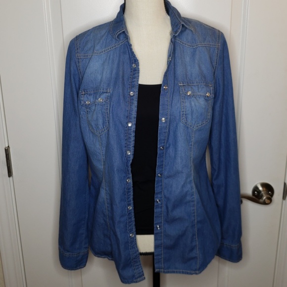 Forever 21 Tops - FOREVER 21 Long sleeve Denim Top